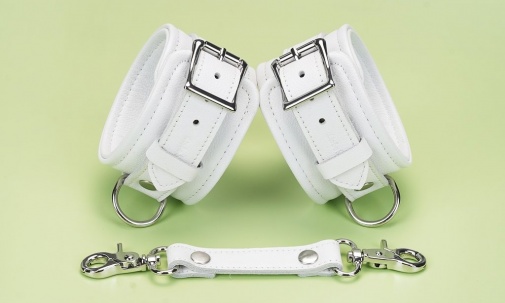Liebe Seele - Leather Handcuffs - White photo